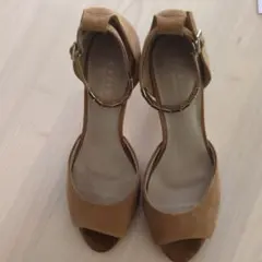 美品carinoスエードサンダルのサムネイル