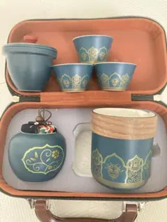 青色花柄茶器セット（専用ケース付き）