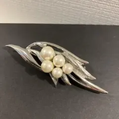 ブローチ 入園　入学　ママ　パール　上品　スーツ　卒業　パーティー　シルバー