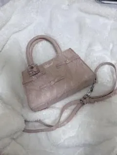 リボン付きピンクハンドバッグ