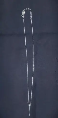 シルバーカラー ネックレス クリスタルストーン付き