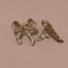 ピアス　リボン
