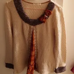 アクシーズファム 秋服 ベージュ 白色 透け感あり