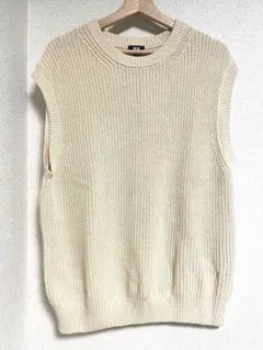 UNIQLO ユニクロ　クリーム色 ニットベスト ノースリーブ カジュアル