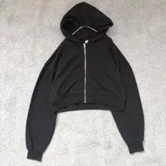 ウィゴー　ショート丈　ジップアップパーカー　黒【F】フーディー　スウェット　無地のサムネイル