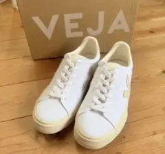 新品未使用 VEJA ヴェジャ CAMPO 24cm ホワイトスニーカー 箱ありのサムネイル