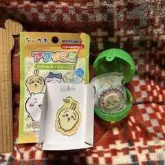 ちいかわ 手作りおやつチャームラッコとアクリルキーホルダー うさぎ2個セット