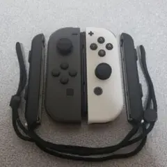 Switch　ジョイコン　左右　ブラック&ホワイト