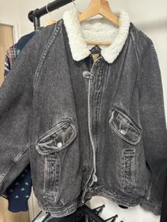 ボア襟付きダークグレーのデニムジャケット