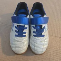 UMBRO フットサルシューズ 19cm ホワイト ブルー　キッズ用のサムネイル