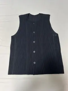 美品 オムプリッセ サイズ3(M相当) BASICS Vネック ベスト ブラック HOMME PLISSE ISSEY MIYAKE（オムプリッセイッセイミヤケ）中古