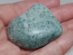 糸魚川151 翡翠 92g ヒスイ 原石 鑑賞石 自然石 誕生石 鉱物 鉱石