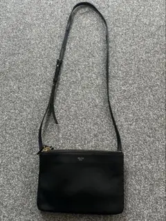 CÉLINE トリオ　ブラック　ショルダーバッグ