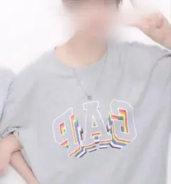 GAP レインボーロゴ 半袖Tシャツ グレーのサムネイル