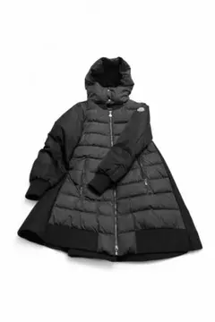 MONCLER ブラックダウンジャケット フード付き