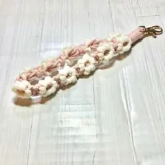 マクラメ編み ストラップ ピンクと白の花