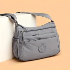 グレー 肩掛けバッグ