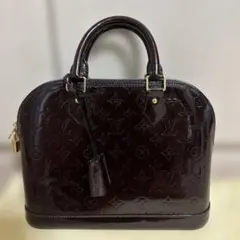 最終お値下げです。ヴィトン アルマバッグチャーム セット エピ