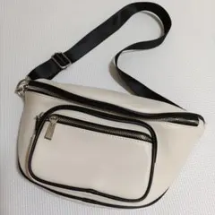 新品未使用 ホワイト ボディバッグ フェイクレザー