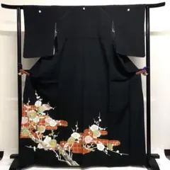 黒留袖　五つ紋　金駒刺繍　金彩　梅花　ヱ霞　格子模様　バチ襟　着物　113tz
