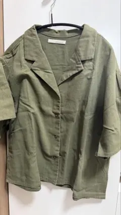 オリーブグリーン 半袖シャツ