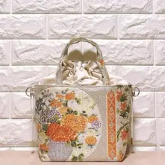 帯リメイク　銀色亀甲地模様　華やかな花刺繍あおりポケット　巾着トート　2WAY