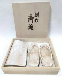和装用 光沢のある淡いピンクの草履とバッグのセット