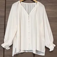 マーリエパーエフデ　くるみボタン付き袖フリルゆったりシフォンブラウスのサムネイル