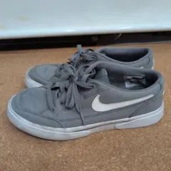 33 ナイキ　スニーカー