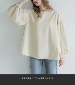 新品　Aラインブラウス　ハリ感があるので体型を拾いづらい　ゆったりシルエット