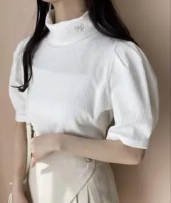 美品☆NICE CLAUP ホワイト　リブタートルネックTシャツのサムネイル