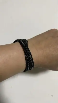 黒い編み込みデザインブレスレット