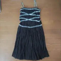 vivayouブラックプリーツキャミワンピースのサムネイル