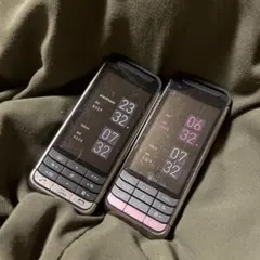 iida 携帯電話 2台セット　モックアップ