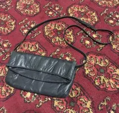 ツモリチサト　レザーショルダーバッグ 黒 フラップ付き