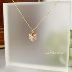 カラフル＊スノーネックレス　14kgfチェーン変更可 ゴールド 雪の結晶 青 紫