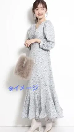 花柄フレアワンピース Vネック