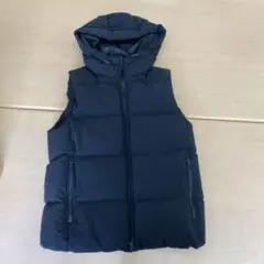 GU 黒 フード付きダウンベスト