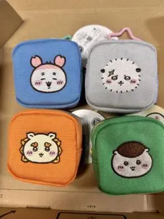 あ*き様 ちいかわカラビナ付き刺繍スクエアポーチ