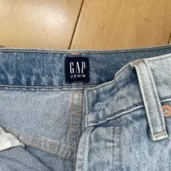 GAP ライトブルーダメージジーンズ