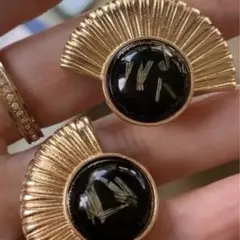 昭和ヴィンテージ　アンティーク　古着　レトロ　イヤリング　ブラック×ゴールド