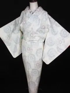 新古品！美品＊白大島紬＊モダン吉祥文様＊本場大島紬＊着物＊袷＊１６３ｃｍ＊裄６５ 新古品！美品＊白大島紬＊モダン吉祥文様＊本場大島紬＊着物＊袷