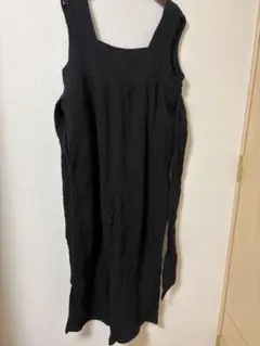 黒のサロペット・オーバーオール