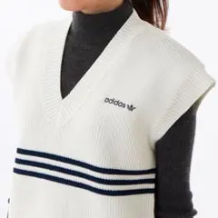 adidas スリーストライプス ニットベスト オフホワイト