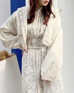 INGNI クロップド丈マウンテンパーカー　ショート丈　アイボリー　Mサイズ