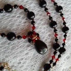 天然石・ゴールデンオブシディアンとスワロビーズ（赤）のビーズネックレス