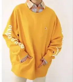 champion×rodeocrowns ボリュームスウェット イエロー