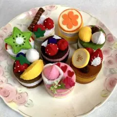 フェルトの丸いフルーツショートケーキ　8種　箱付き　ままごと　知育玩具