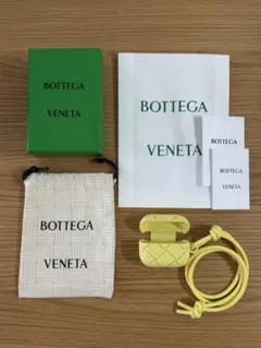 m*o様 新品 BOTTEGA VENETA AirPodsケース シリコンラバ - メルカリ