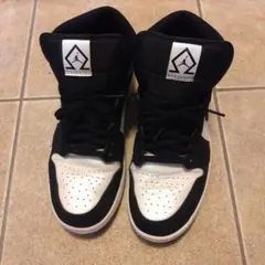 NIKE Jordan 1オメガ Mid Black Whiteのサムネイル
